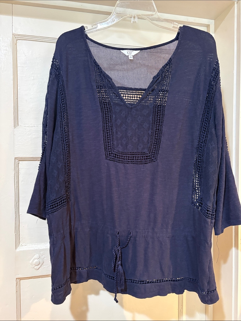 Crown & Ivy 1X Navy Crochet-Trim V-Neck Tunic Top
